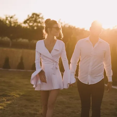 Willa Mona Hill Topola